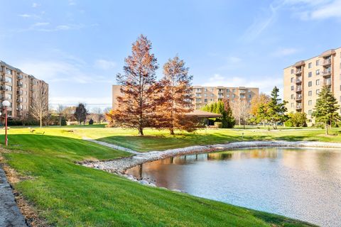 Tiny photo for 1777 W CRYSTAL Lane #205, Mount Prospect, IL 60056 (MLS # 12517361)