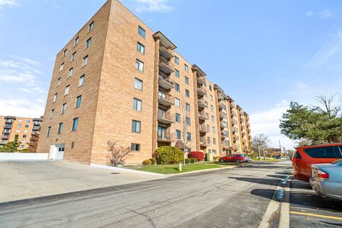 Tiny photo for 1777 W CRYSTAL Lane #205, Mount Prospect, IL 60056 (MLS # 12517361)
