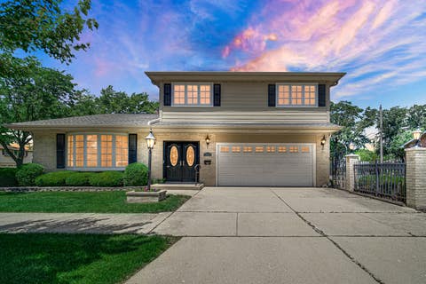 Tiny photo for 495 E Park Manor Court, Elmhurst, IL 60126 (MLS # 12732247)