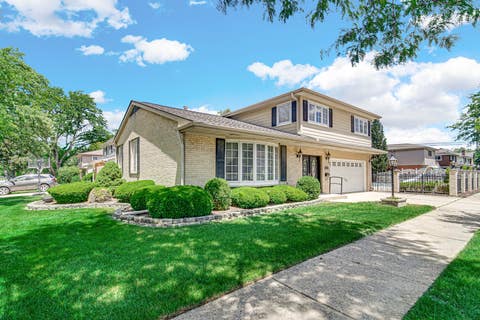 Tiny photo for 495 E Park Manor Court, Elmhurst, IL 60126 (MLS # 12732247)