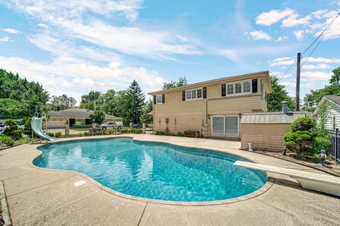 Tiny photo for 495 E Park Manor Court, Elmhurst, IL 60126 (MLS # 12732247)