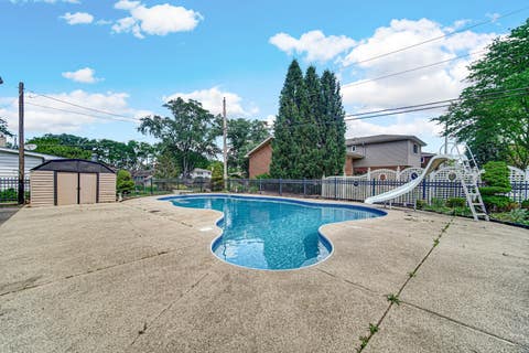 Tiny photo for 495 E Park Manor Court, Elmhurst, IL 60126 (MLS # 12732247)
