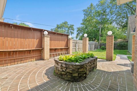 Tiny photo for 16327 Dobson Avenue, South Holland, IL 60473 (MLS # 12436535)