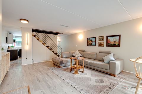 Tiny photo for 840 Michigan Avenue #9, Evanston, IL 60202 (MLS # 12532237)