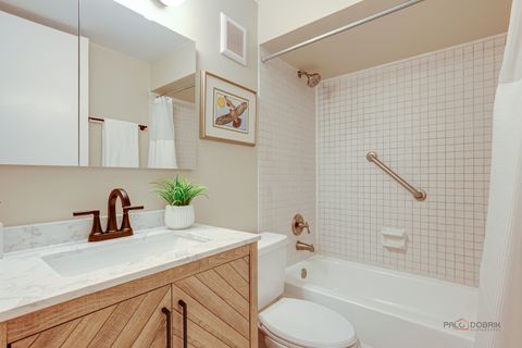 Tiny photo for 840 Michigan Avenue #9, Evanston, IL 60202 (MLS # 12532237)