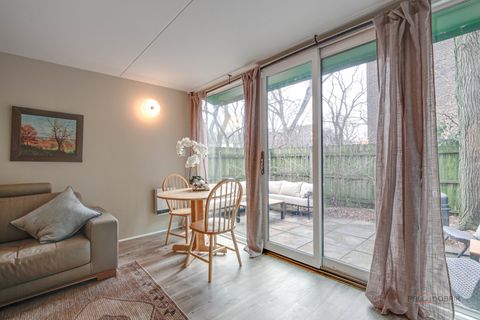 Tiny photo for 840 Michigan Avenue #9, Evanston, IL 60202 (MLS # 12532237)