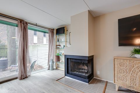 Tiny photo for 840 Michigan Avenue #9, Evanston, IL 60202 (MLS # 12532237)