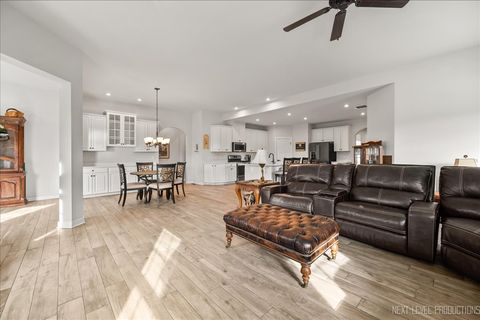 Tiny photo for 828 Mario Lane, Gilberts, IL 60136 (MLS # 12527654)