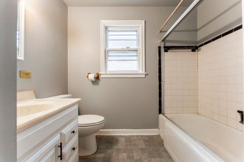 Tiny photo for 328 Callan Avenue #2S, Evanston, IL 60202 (MLS # 12607857)