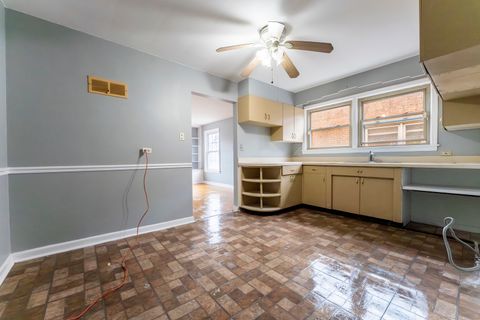 Tiny photo for 328 Callan Avenue #2S, Evanston, IL 60202 (MLS # 12607857)