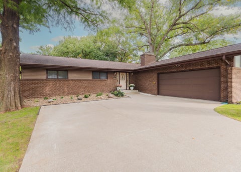 Tiny photo for 5317 36th Avenue Court, Moline, IL 61265 (MLS # 12773136)