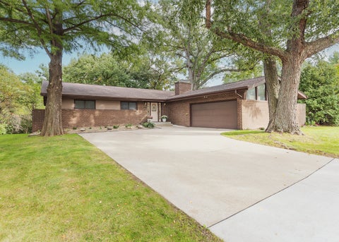 Photo of 5317 36th Avenue Court, Moline, IL 61265 (MLS # 12773136)