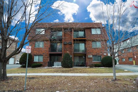 Photo of 9832 Nottingham Avenue #10, Chicago Ridge, IL 60415 (MLS # 12596479)