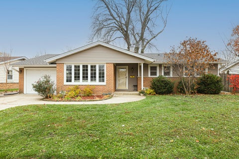 Tiny photo for 225 Placid Way, Elk Grove Village, IL 60007 (MLS # 12541298)