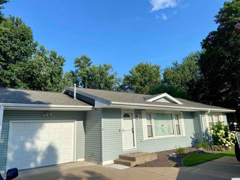 Tiny photo for 1632 N 24th St St, Quincy, IL 62301 (MLS # 12545021)