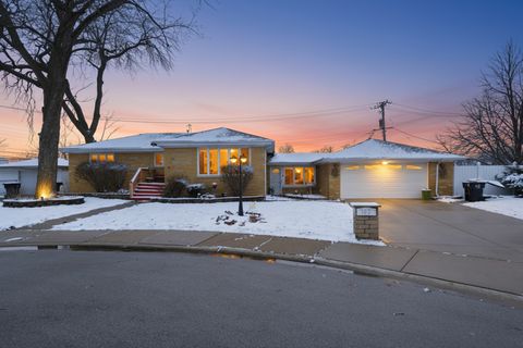 Photo of 702 E 162nd Place, South Holland, IL 60473 (MLS # 12586436)