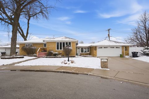 Tiny photo for 702 E 162nd Place, South Holland, IL 60473 (MLS # 12586436)