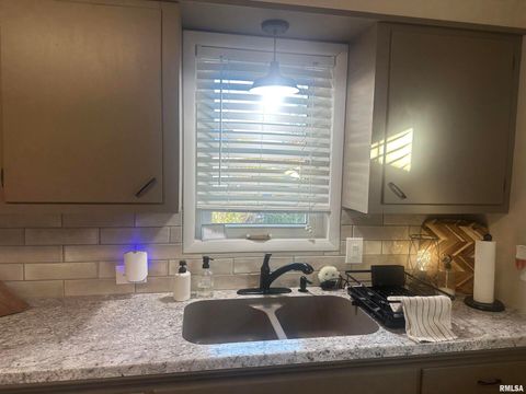 Tiny photo for 2125 DEWEY Street, Murphysboro, IL 62966 (MLS # EB460390)