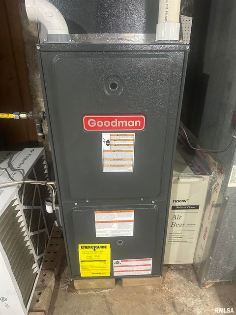 Tiny photo for 2125 DEWEY Street, Murphysboro, IL 62966 (MLS # EB460390)