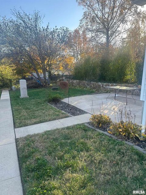 Tiny photo for 2125 DEWEY Street, Murphysboro, IL 62966 (MLS # EB460390)