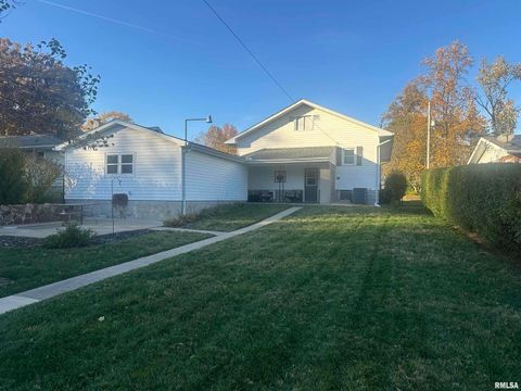 Tiny photo for 2125 DEWEY Street, Murphysboro, IL 62966 (MLS # EB460390)