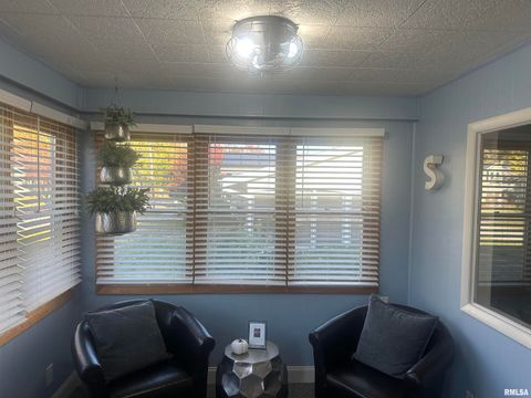 Tiny photo for 2125 DEWEY Street, Murphysboro, IL 62966 (MLS # EB460390)