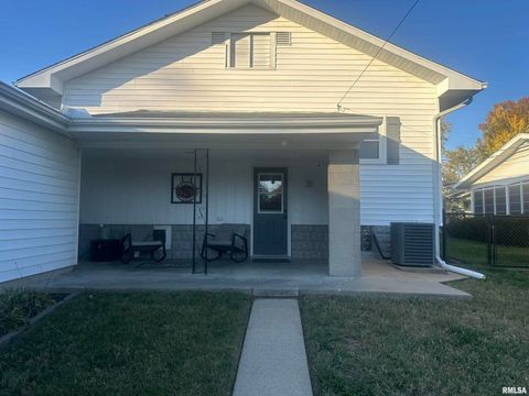 Tiny photo for 2125 DEWEY Street, Murphysboro, IL 62966 (MLS # EB460390)