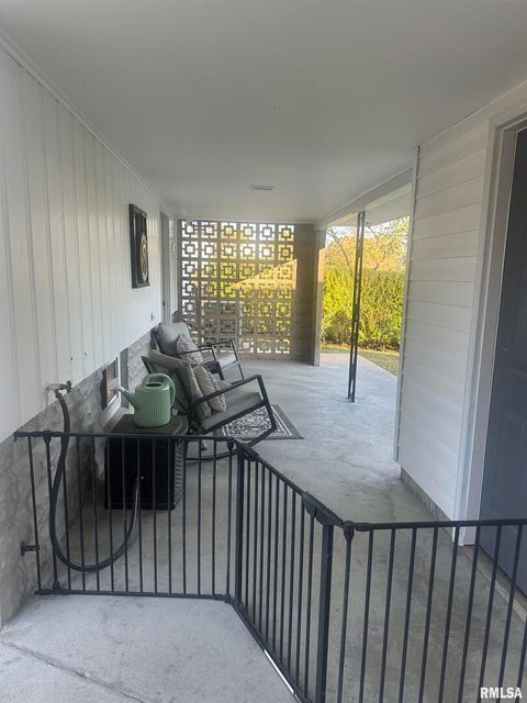 Tiny photo for 2125 DEWEY Street, Murphysboro, IL 62966 (MLS # EB460390)