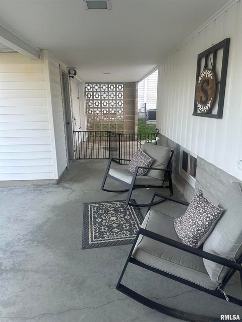 Tiny photo for 2125 DEWEY Street, Murphysboro, IL 62966 (MLS # EB460390)