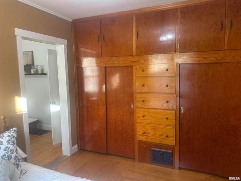 Tiny photo for 2125 DEWEY Street, Murphysboro, IL 62966 (MLS # EB460390)