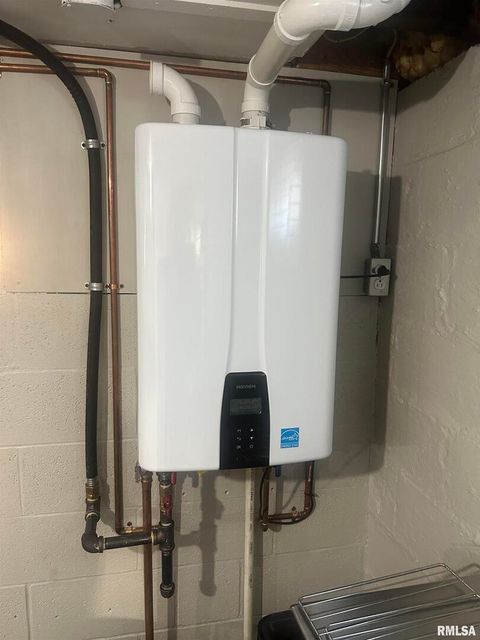 Tiny photo for 2125 DEWEY Street, Murphysboro, IL 62966 (MLS # EB460390)