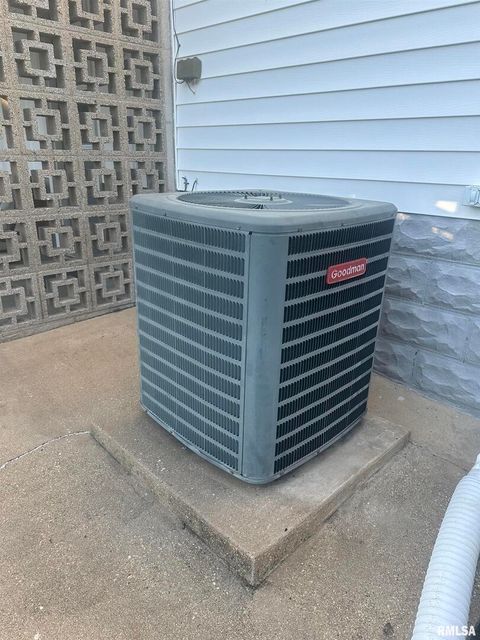 Tiny photo for 2125 DEWEY Street, Murphysboro, IL 62966 (MLS # EB460390)