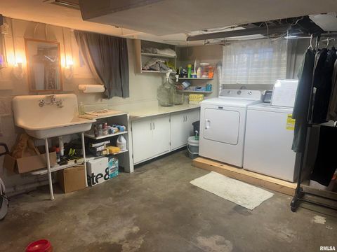 Tiny photo for 2125 DEWEY Street, Murphysboro, IL 62966 (MLS # EB460390)