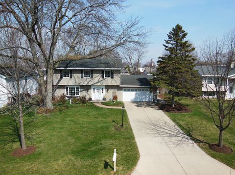Photo of 213 Arapahoe Trail, Carol Stream, IL 60188 (MLS # 12597614)