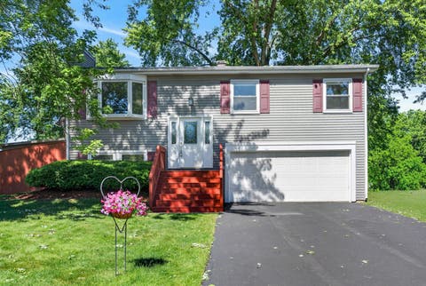 Photo of 802 Prairie Avenue, Bartlett, IL 60103 (MLS # 12679447)