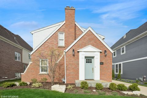 Photo of 324 S Poplar Avenue E, Elmhurst, IL 60126 (MLS # 12612724)