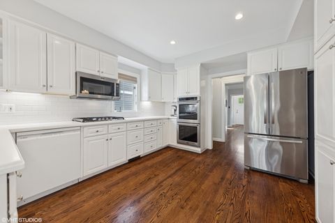 Tiny photo for 324 S Poplar Avenue E, Elmhurst, IL 60126 (MLS # 12612724)