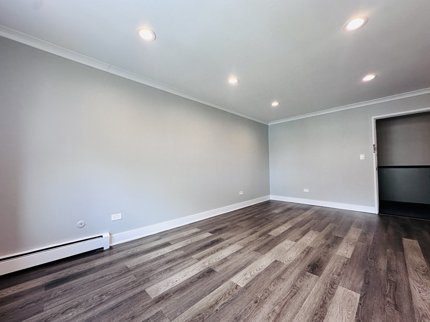 541 W OAKDALE Avenue 403