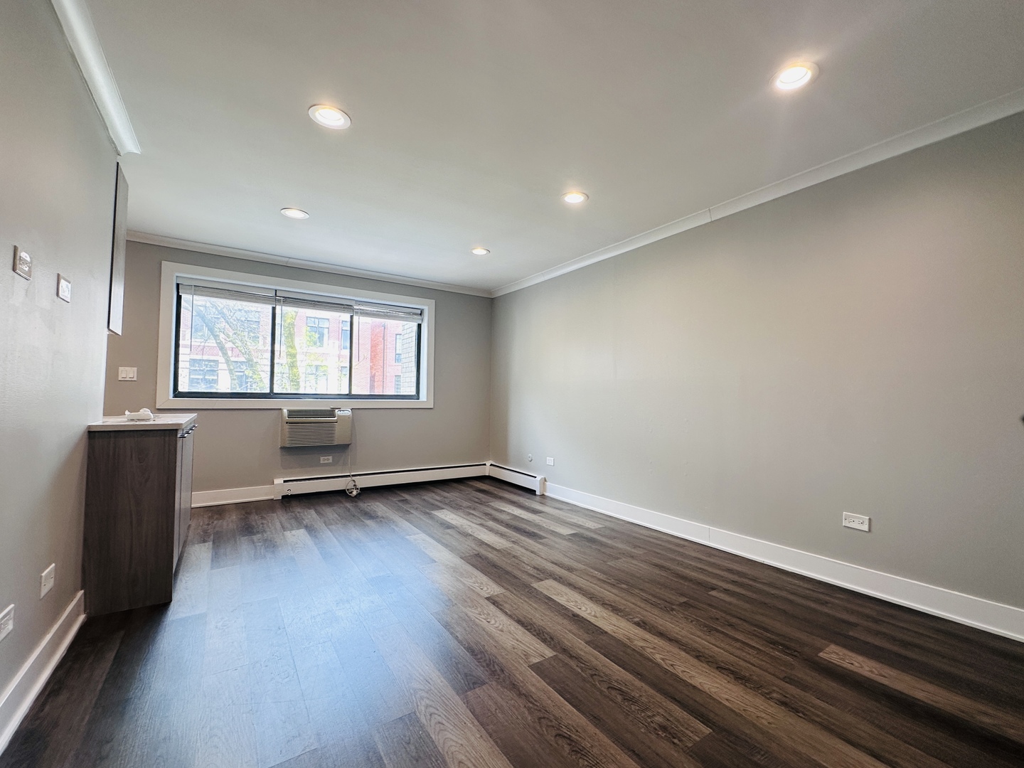 541 W OAKDALE Avenue 403