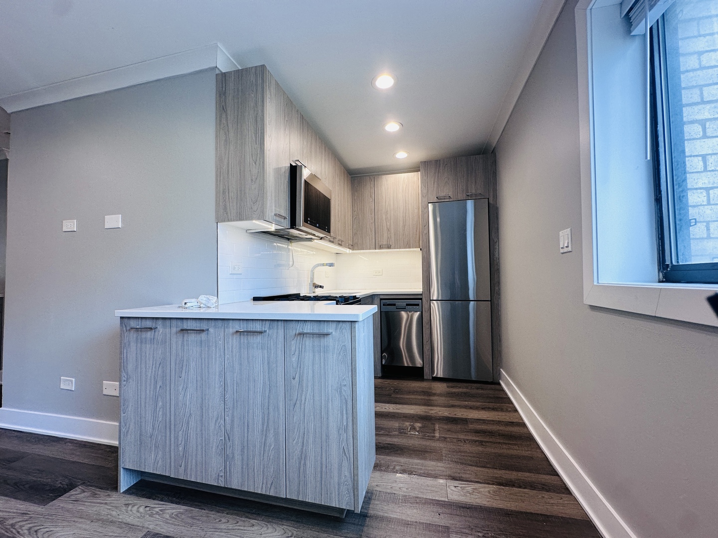 541 W OAKDALE Avenue 403