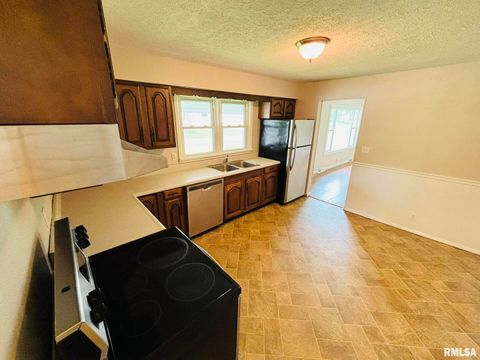 Tiny photo for 145 HICKORY, Salem, IL 62881 (MLS # EB459043)