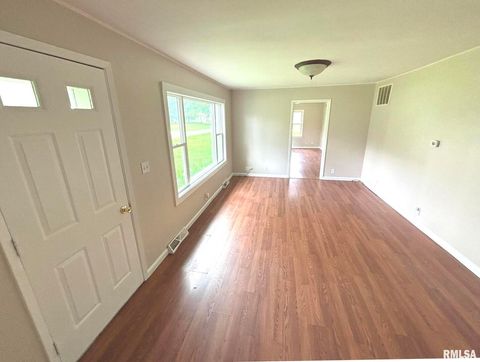 Tiny photo for 145 HICKORY, Salem, IL 62881 (MLS # EB459043)