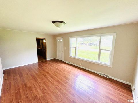 Tiny photo for 145 HICKORY, Salem, IL 62881 (MLS # EB459043)