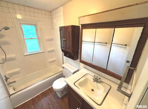 Tiny photo for 145 HICKORY, Salem, IL 62881 (MLS # EB459043)