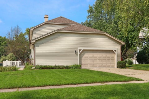 Tiny photo for 713 Dawes Street, Libertyville, IL 60048 (MLS # 12728160)