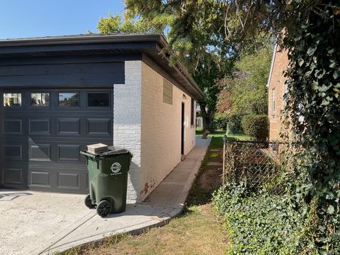 Tiny photo for 7226 N Kildare Avenue, Lincolnwood, IL 60712 (MLS # 12512512)