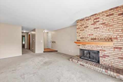 Tiny photo for 1407 Creekside Court #B, Elgin, IL 60123 (MLS # 12439826)