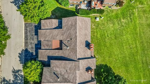 Tiny photo for 1407 Creekside Court #B, Elgin, IL 60123 (MLS # 12439826)