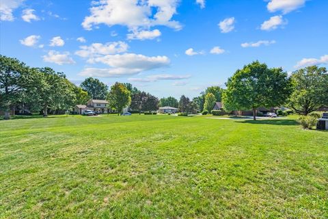 Tiny photo for 1407 Creekside Court #B, Elgin, IL 60123 (MLS # 12439826)