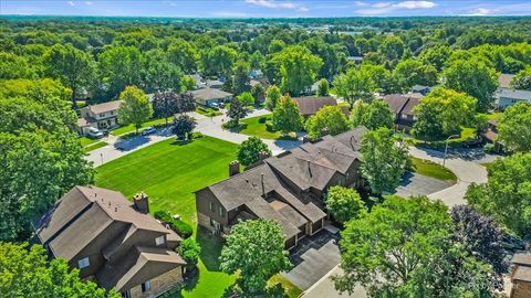 Tiny photo for 1407 Creekside Court #B, Elgin, IL 60123 (MLS # 12439826)